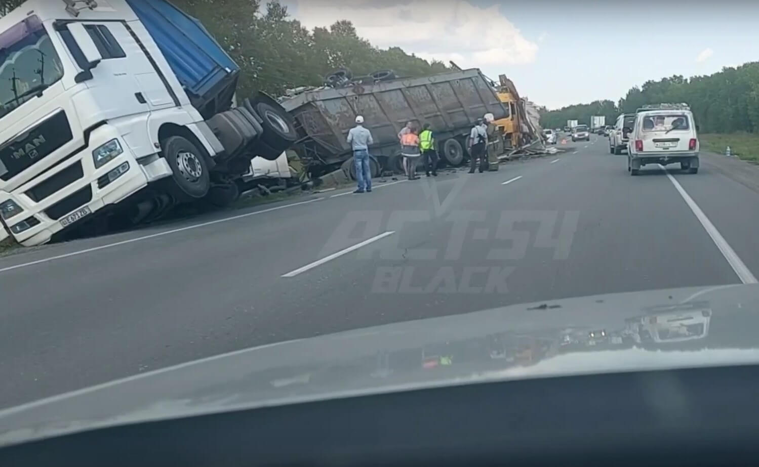 Массовое ДТП с тремя фурами произошло на Ордынском шоссе под Новосибирском  - Новая Сибирь online