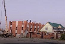 На фото: строительство отеля для мигрантов в Новосибирске. Источник фото: Следственный комитет РФ