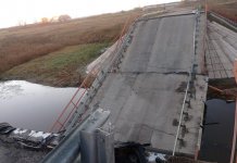 В Новосибирской области обрушился автомобильный мост