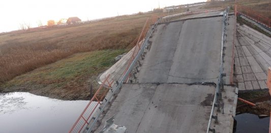 В Новосибирской области обрушился автомобильный мост
