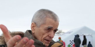 Онищенко потребовал запретить продажу вейпов в России