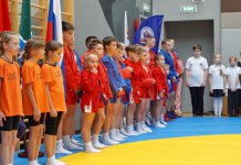 При поддержке «Единой России» в школе №220 Новосибирска открыли зал самбо