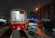В Новосибирске мужчина погиб под колёсами трамвая