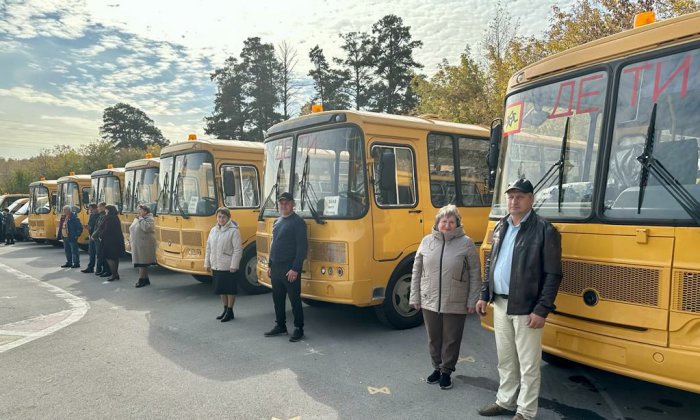 49 новых школьных автобусов поступили в образовательные учреждения Новосибирской области