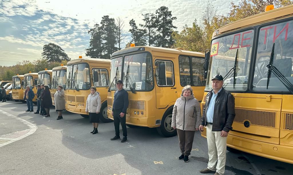 49 новых автобусов поступили в школы Новосибирской области