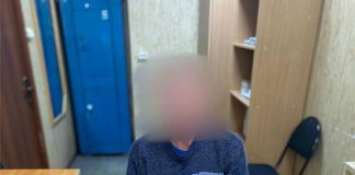 Новосибирец посадил мужчину на цепь