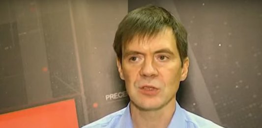 Новосибирский депутат Антонов предложил вырезать «голых» звёзд из новогодних шоу
