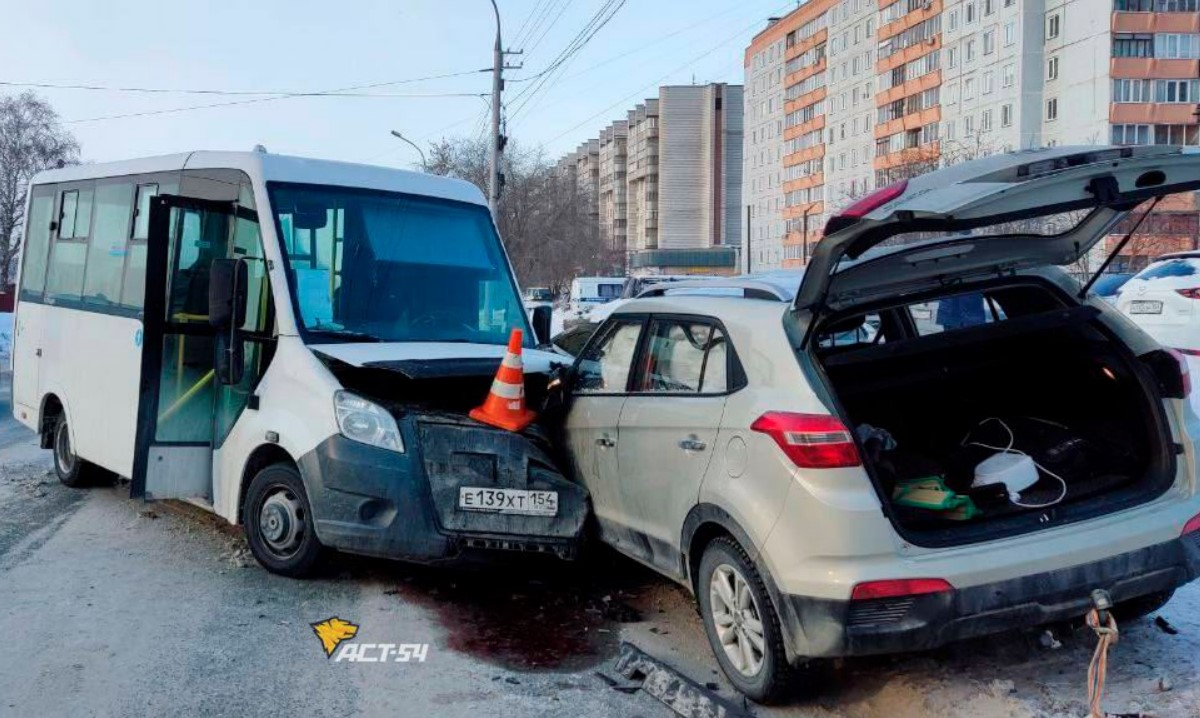 Пассажирка пострадала в ДТП с маршруткой, выехавшей на встречку в  Новосибирске - Новая Сибирь online