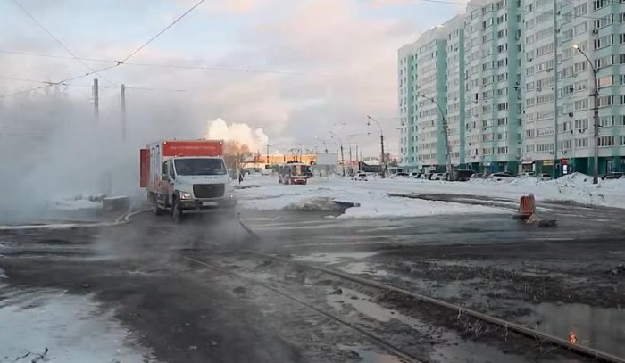 Порыв теплотрассы в Ленинском районе. Январь 2024 года. Кадр теленовостей