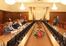 Депутаты и новосибирские пасечники обсудили пчеломоры и способы борьбы с ними