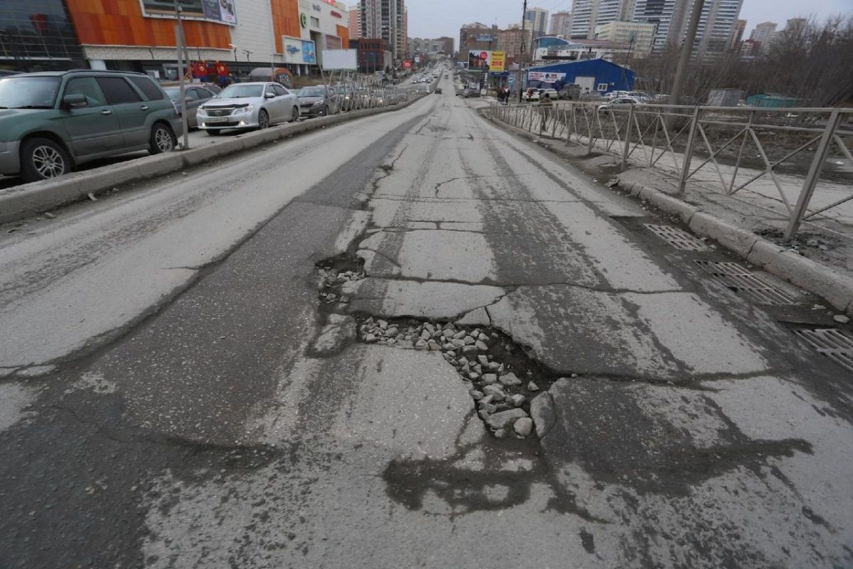 Губернатор на месяц продлил выявление гарантийных дефектов на дорогах Новосибирской области