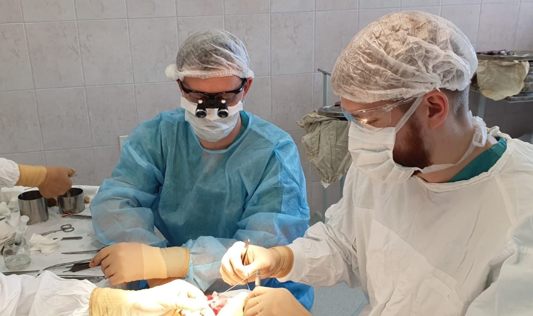 «Свисал до колен»: Новосибирские хирурги избавили женщину от огромного кожно-жирового «фартука»