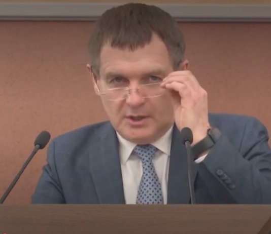 Суд над новосибирским чиновником откладывается из-за нарушений в уголовном деле