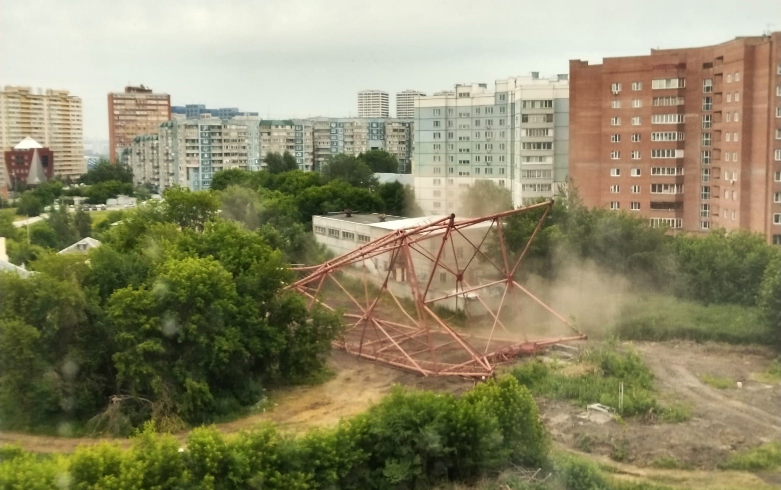 В Новосибирске засняли момент обрушения телевизионной вышки - Новая Сибирь  online