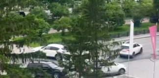 Вынуждены кататься по тротуару: Авария перекрыла движение на улице в Новосибирске