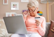 Снова дроппер: Пенсионерка из Новосибирска отдала мошеннику миллион