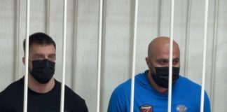 В Новосибирске осудили мужчин, избивших военного метлой у КПП