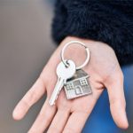 Новосибирская учительница приняла мошенников за ФСБ и отдала им квартиру