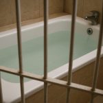 Новосибирец пять дней выбирался из собственной ванны, пока его не спасли