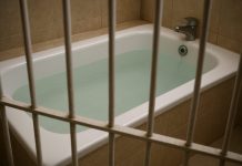 Новосибирец пять дней выбирался из собственной ванны, пока его не спасли