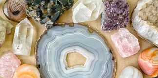 Кварц, который может быть аметистом и ониксом — в Музее природы