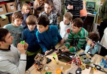 День работников дополнительного образования в России: Когда появился праздник