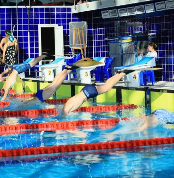 Юные пловцы посвятили свои победы герою