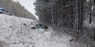 Под Новосибирском водитель погиб, вылетев со скользкой дороги