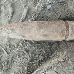 Экскаваторщик откопал артиллерийский снаряд около торгового центра в Новосибирске