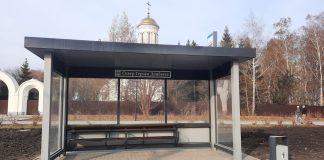 Новосибирская компания подарила городу два новых остановочных пункта для пассажиров трамвая