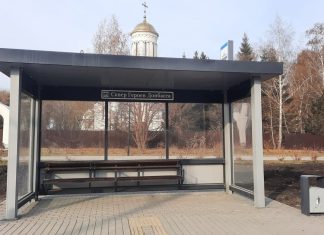 Новосибирская компания подарила городу два новых остановочных пункта для пассажиров трамвая