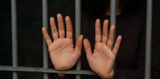 Новосибирскую «целительницу» осудят за обещание «отвести» от клиента правоохранительные органы