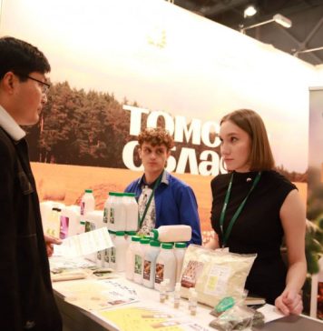 Новосибирцы пробуют лучшие продукты региона на Сибирском агрофоруме