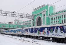 В Новосибирске заметили поезд Деда Мороза — официальной остановки не было