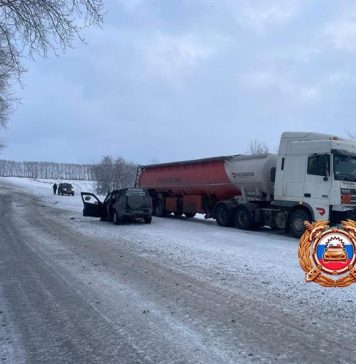 Водитель легковушки погиб при столкновении с цистерной в Новосибирской области