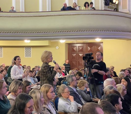 Кировские темы встречи с мэром Новосибирска: дороги, долгострои и благоустройство парков