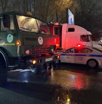 В Новосибирске грузовик «САХ» раздавил несовершеннолетнюю на пешеходном переходе