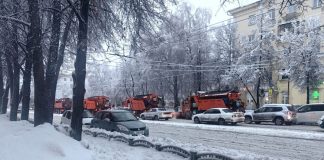 Новосибирские власти назвали авральной ситуацию со снежными заносами