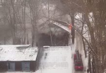 В Новосибирске вспыхнул барак, который планировали снести за счёт бюджета