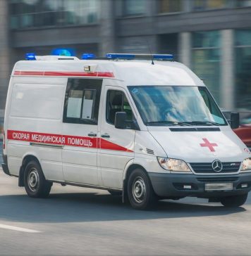 «Умоляла их приехать»: Жительница Новосибирска обвинила диспетчеров скорой в смерти мужа