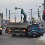 Массовое ДТП в Новосибирске: три фуры и несколько легковушек перекрыли движение
