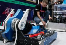 Две новосибирских команды вышли в финал международного чемпионата «Битва роботов»