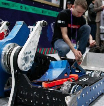 Две новосибирские команды вышли в финал международного чемпионата «Битва роботов»