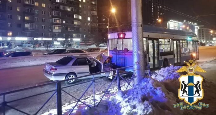 ДТП-с-троллейбусом-в-Новосибирске