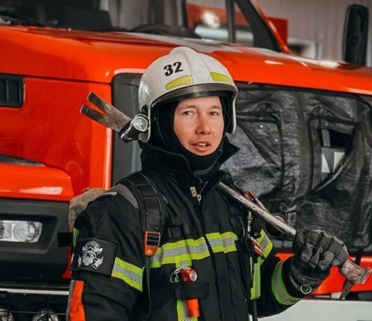 Новосибирский пожарный победил в экстремальном телешоу и выиграл квартиру в Москве