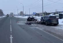 Водитель ВАЗ столкнулся с тремя автомобилями под Искитимом и погиб