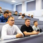 Студентов СибГУТИ заставили заниматься в аудитории с протекающим потолком