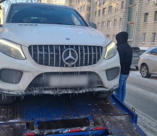 Новосибирец лишился «Мерседеса» из-за визита жены к судебным приставам