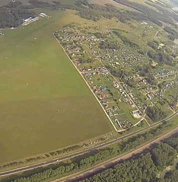 Новосибирский аэродром «Мочище» заставляют снести забор, который никому не мешает