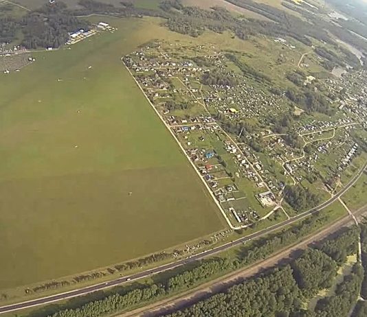 Новосибирский аэродром «Мочище» заставляют снести забор, который никому не мешает